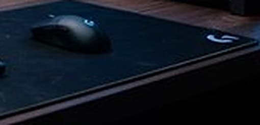Trådløs gamingmus på musematte